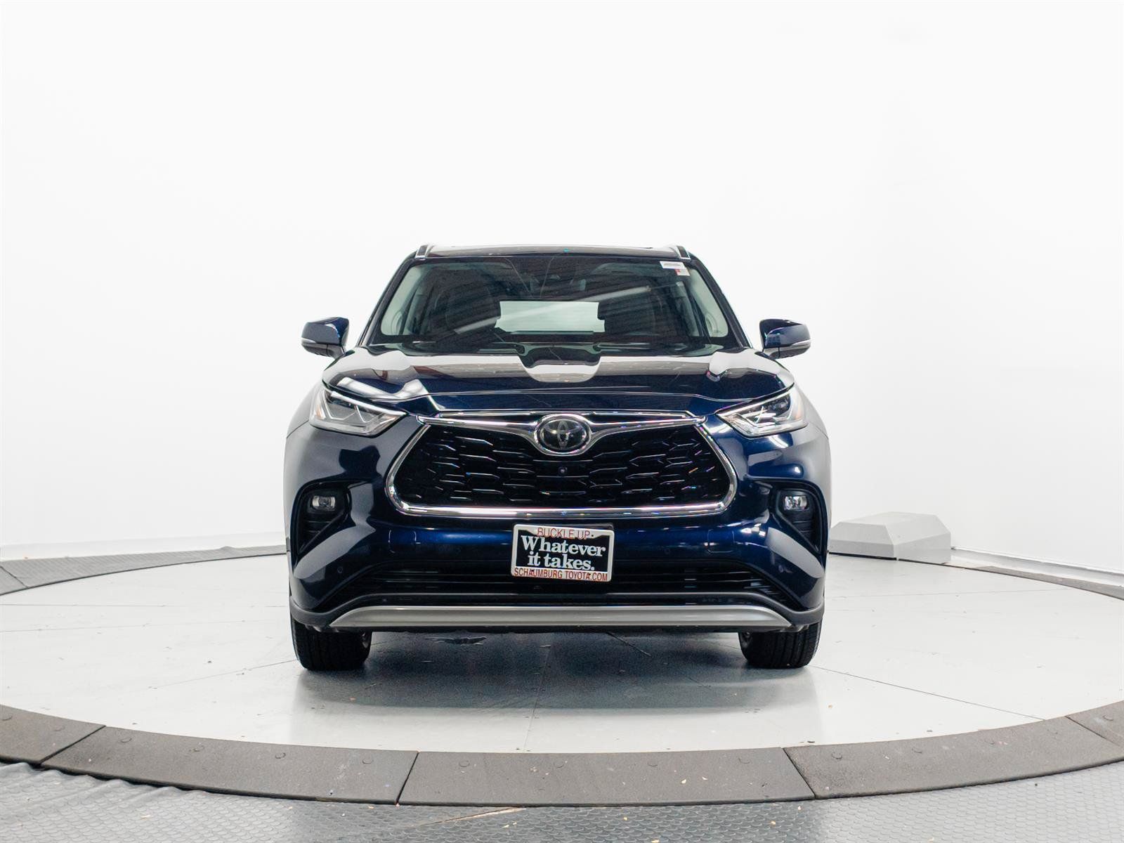 Used 2020 Toyota Highlander Platinum AWD/4WD image 2