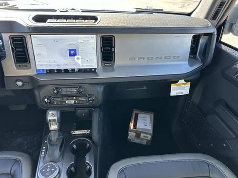 New 2025 Ford Bronco Outer Banks w/ Sasquatch Package AWD/4WD image 16