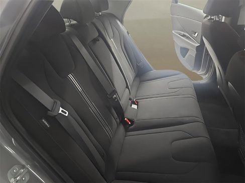 Certified 2025 Hyundai Elantra SEL image 18