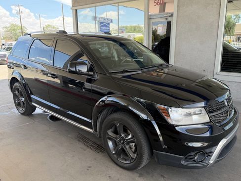 Used 2018 Dodge Journey Crossroad w/ Popular Equipment Group FWD image 2