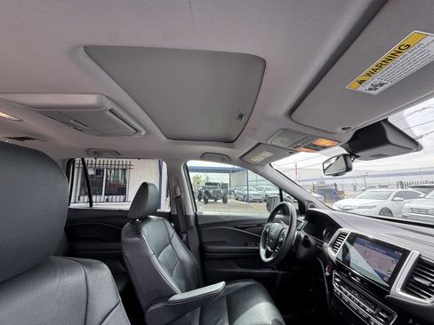 Used 2017 Honda Pilot Touring image 12