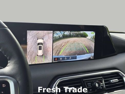 Used 2025 Nissan Armada SL image 16