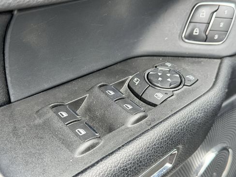 Used 2019 Ford Expedition XLT w/ Equipment Group 202A AWD/4WD image 7