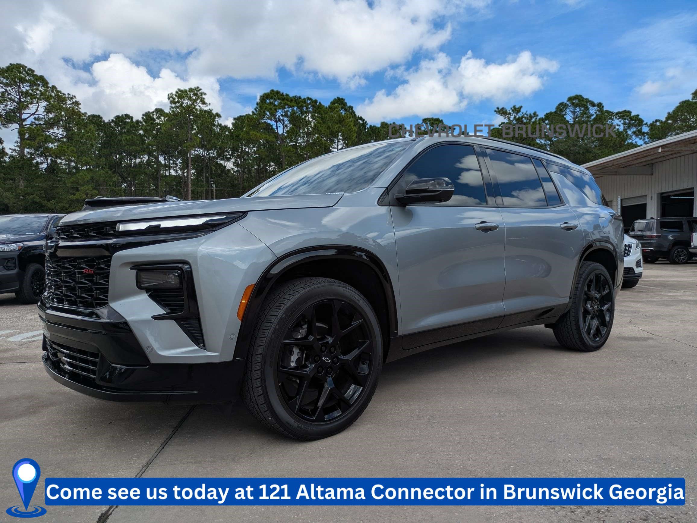 Used 2024 Chevrolet Traverse RS FWD image 1