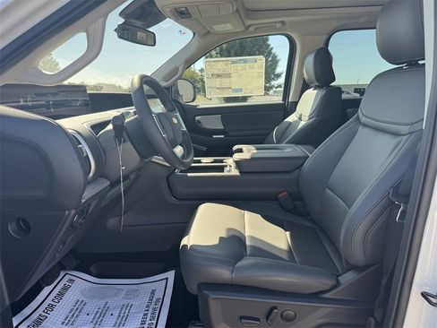 New 2025 Ford Expedition Active image 9