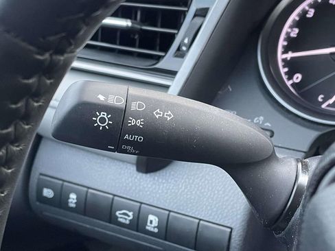 Used 2023 Toyota Camry SE image 12