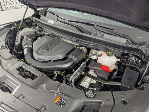 Used 2024 Chevrolet Traverse RS FWD image 37