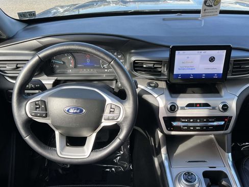 Used 2022 Ford Explorer XLT w/ Equipment Group 202A image 33