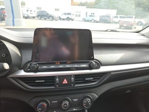 Used 2023 Kia Forte LXS image 7