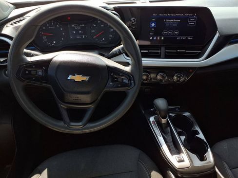 Used 2026 Chevrolet Trax LS w/ LS Convenience Package FWD image 14