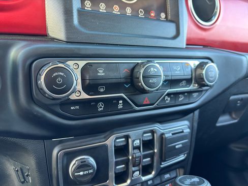 Used 2020 Jeep Wrangler Unlimited Rubicon w/ Steel Bumper Group image 32