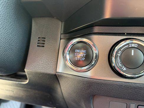 Used 2019 Toyota Tacoma TRD Sport AWD/4WD image 21