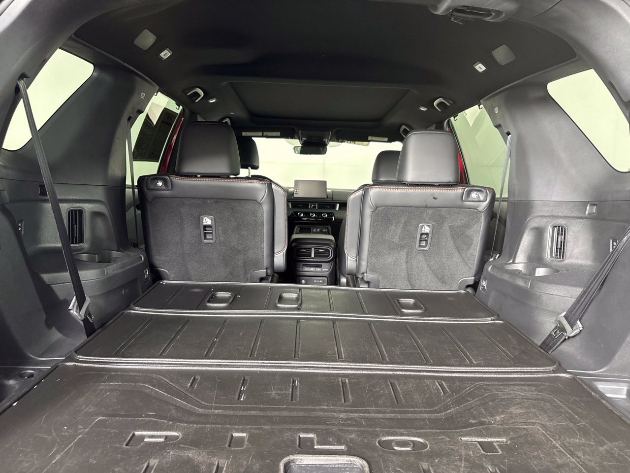 Used 2025 Honda Pilot TrailSport image 29