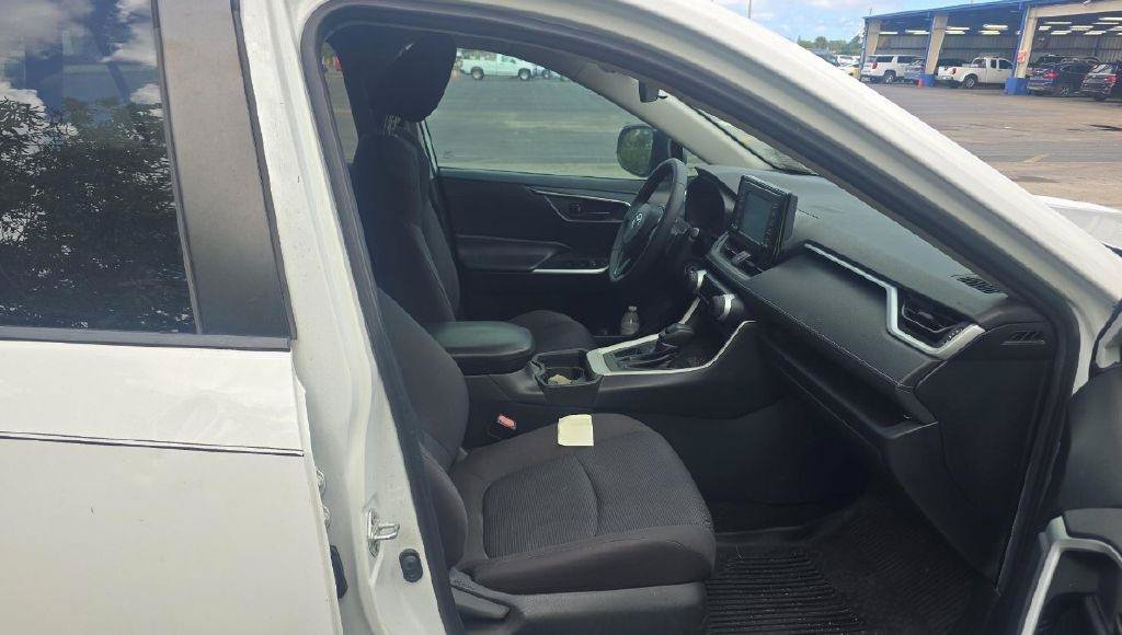 Used 2019 Toyota RAV4 LE FWD image 10