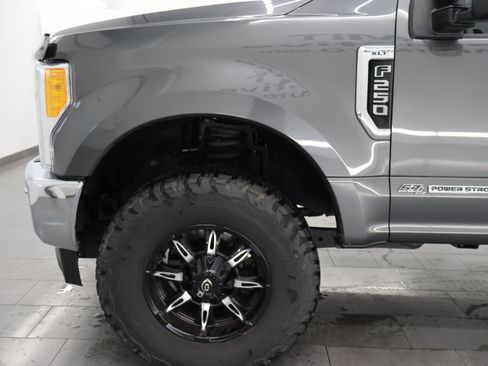 Used 2017 Ford F250 XLT w/ XLT Premium Package AWD/4WD image 34