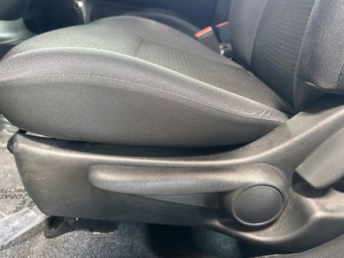 Used 2013 Nissan Versa SV image 14