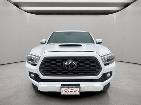 Used 2022 Toyota Tacoma TRD Sport w/ Technology Package image 8