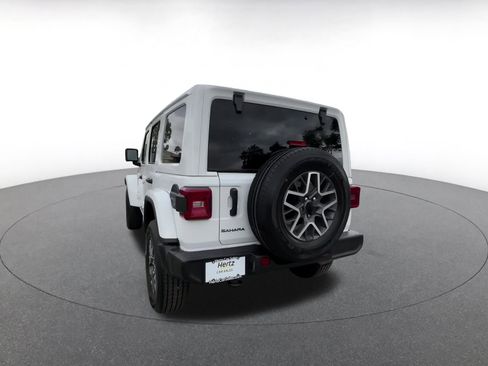 Used 2025 Jeep Wrangler Sahara image 11