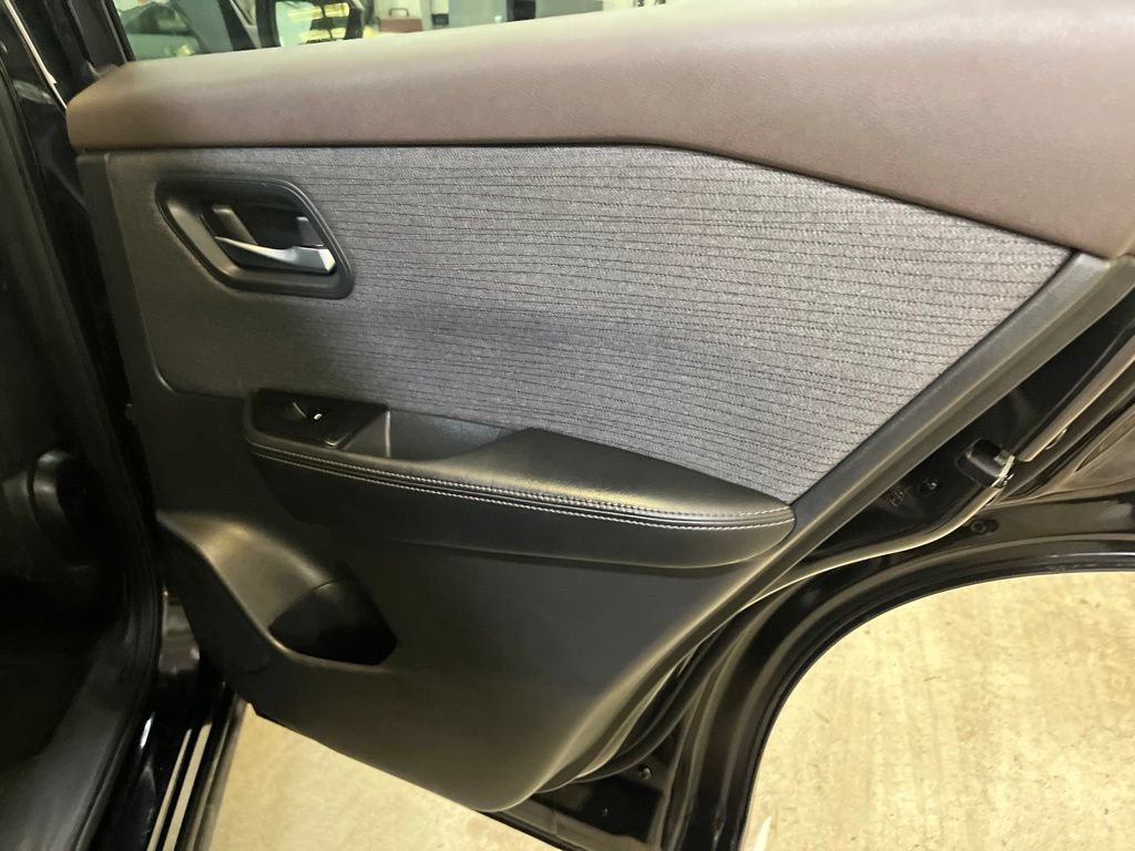 Used 2023 Nissan Rogue SV AWD/4WD image 27