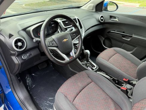 Used 2017 Chevrolet Sonic LT w/ Convenience Package FWD image 11