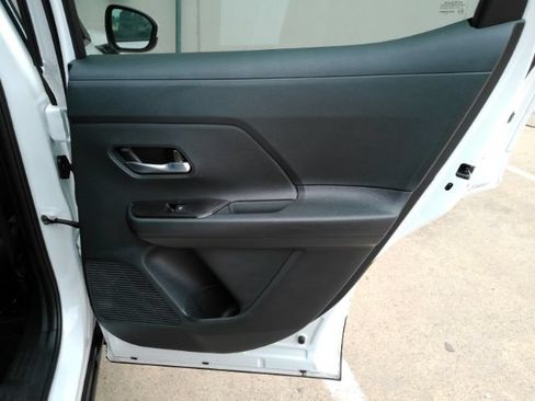 Used 2025 Nissan Kicks SV FWD image 22