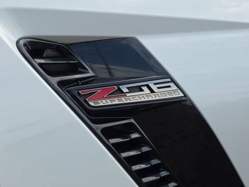 Used 2017 Chevrolet Corvette Z06 w/ Chrome Badge Package image 10