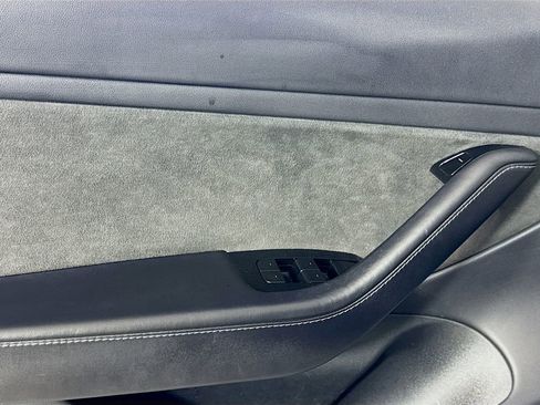 Used 2018 Tesla Model 3 Long Range RWD image 16