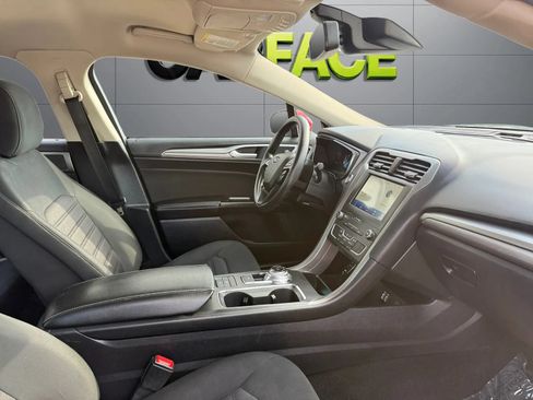 Used 2020 Ford Fusion SE FWD image 23