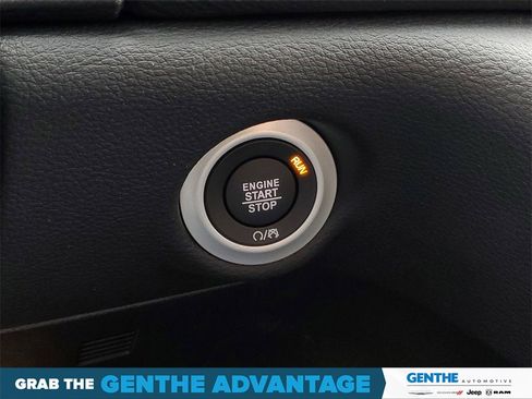 New 2026 Chrysler Pacifica Select image 16