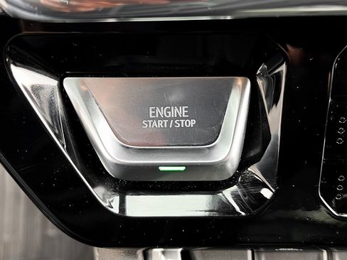 Used 2025 GMC Sierra 2500 Denali image 8