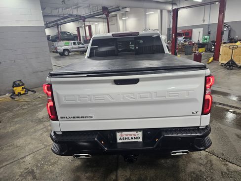 Used 2021 Chevrolet Silverado 1500 LT Trail Boss w/ Convenience Package II image 5