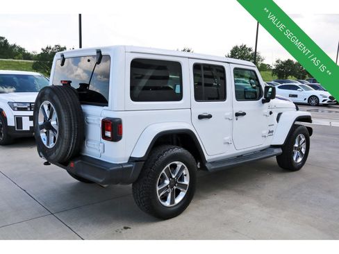 Used 2018 Jeep Wrangler Unlimited Sahara AWD/4WD image 8