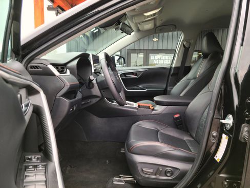 Used 2024 Toyota RAV4 Adventure image 17