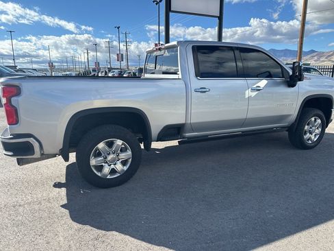 Used 2022 Chevrolet Silverado 2500 LTZ w/ LTZ Plus Package AWD/4WD image 4