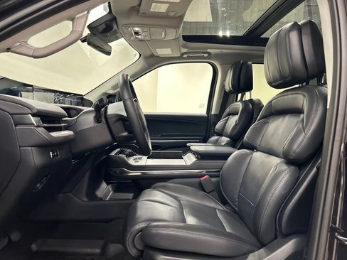 Used 2026 Lincoln Navigator L Reserve AWD/4WD image 10