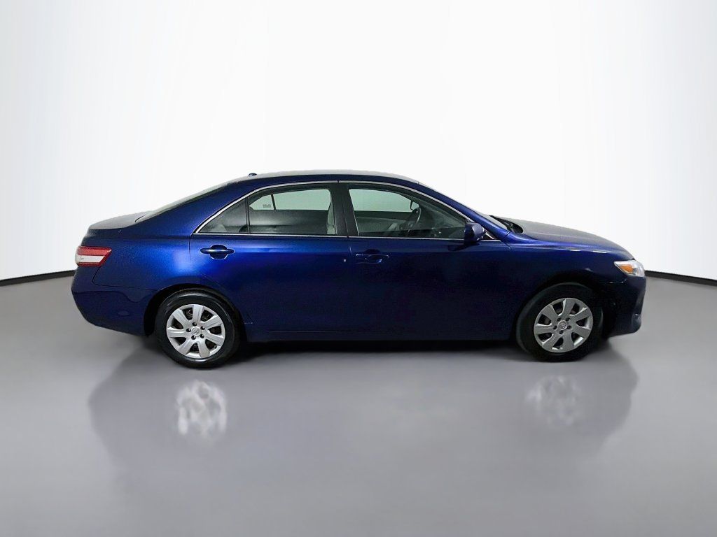 Used 2010 Toyota Camry LE FWD image 5