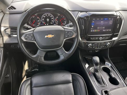 Used 2023 Chevrolet Traverse Premier image 12