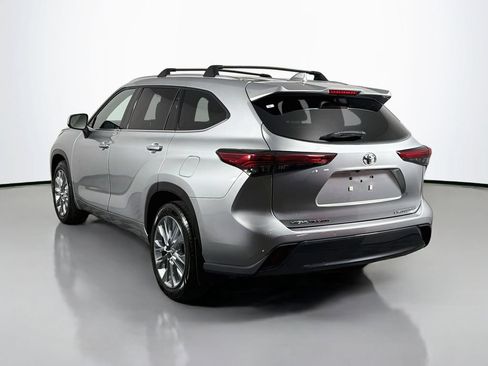 Used 2023 Toyota Highlander Limited AWD/4WD image 5