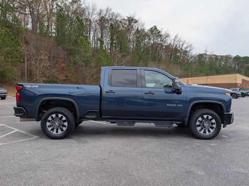 Used 2021 Chevrolet Silverado 2500 Custom w/ Custom Value Package image 10