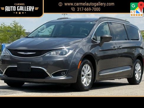 Used 2017 Chrysler Pacifica Touring-L w/ 13 Speaker Alpine Sound Group FWD image 1