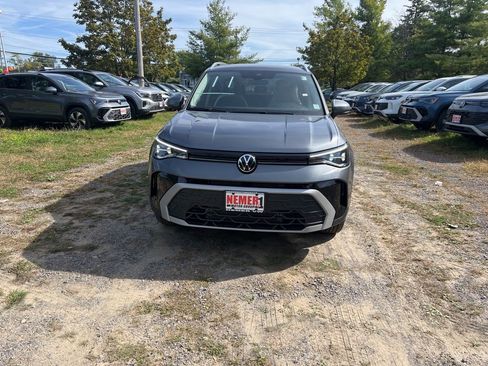 New 2025 Volkswagen Taos SE image 2