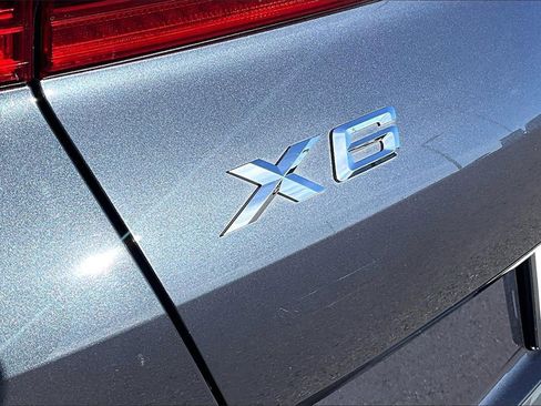 Used 2022 BMW X6 xDrive40i w/ M Sport Package image 31