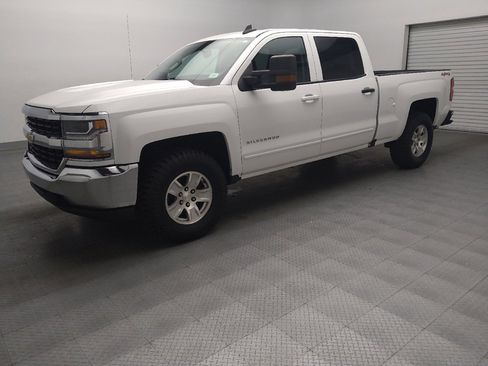 Used 2018 Chevrolet Silverado 1500 LT w/ Trailering Package AWD/4WD image 2