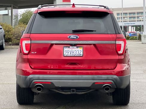 Used 2017 Ford Explorer XLT w/ Equipment Group 202A image 8