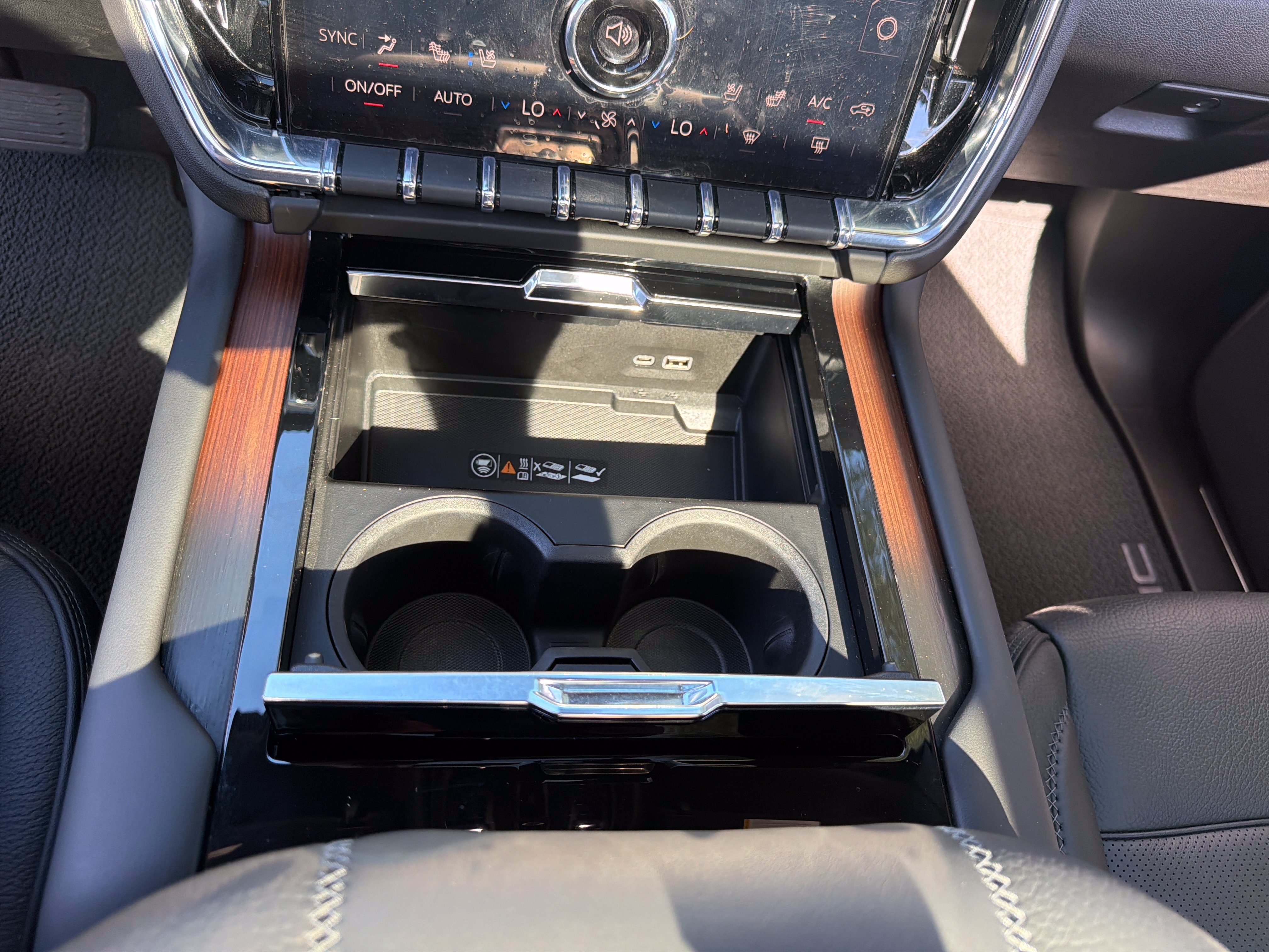Used 2025 GMC Yukon Denali w/ Sun & Power Step Package AWD/4WD image 26