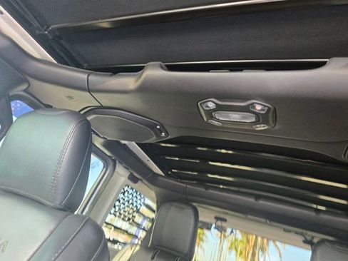 Used 2019 Jeep Wrangler Unlimited Sahara image 21