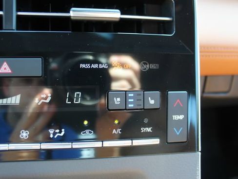 Used 2019 Toyota Avalon Limited w/ Advanced Safety Package FWD image 19