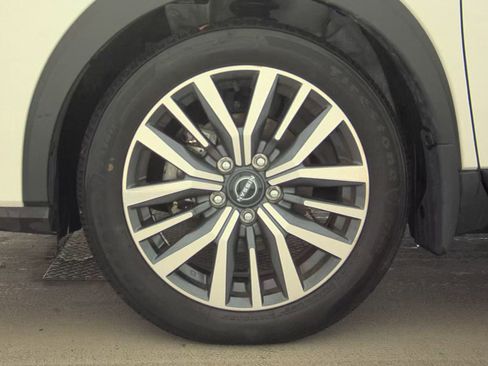 Used 2024 Nissan Kicks SV image 15