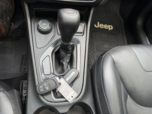 Used 2019 Jeep Cherokee Limited AWD/4WD image 15
