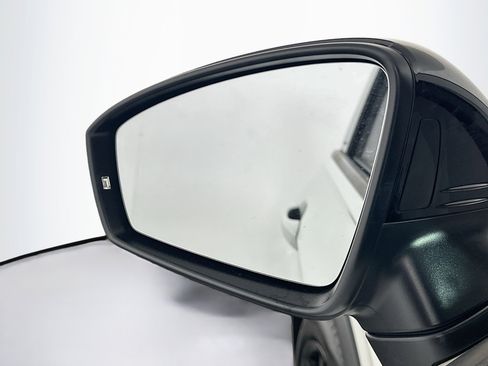 Used 2024 Volkswagen Tiguan SE R-Line image 16